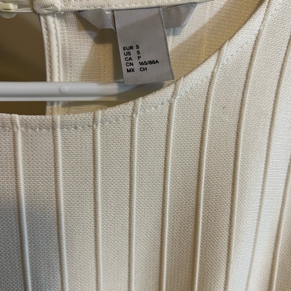 H&M Textured Top - Picture 4 of 6